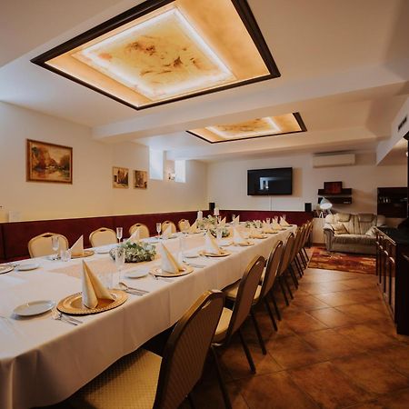 Boutique Hotel Maraton Kosice Bagian luar foto