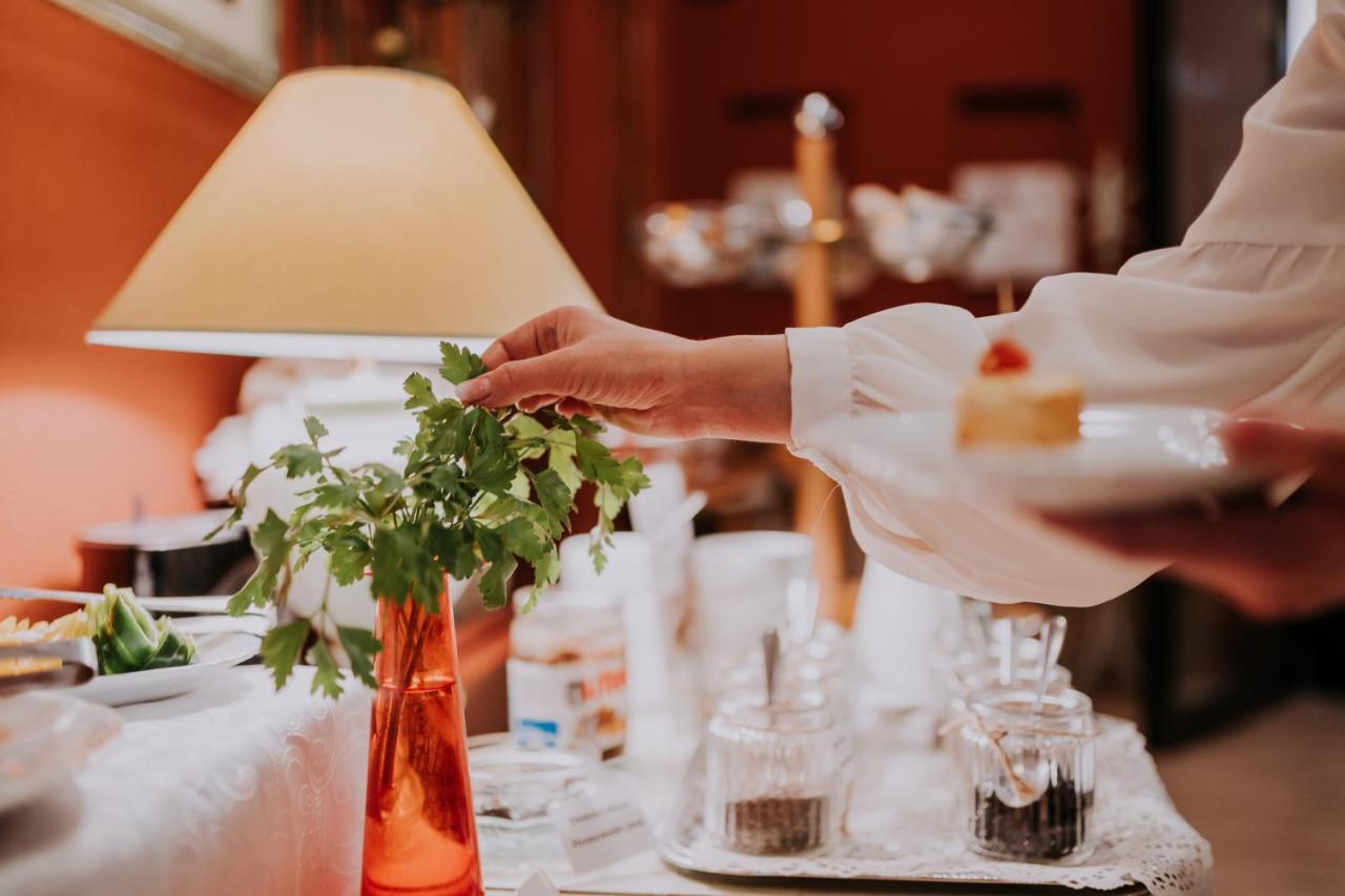 Boutique Hotel Maraton Kosice Bagian luar foto