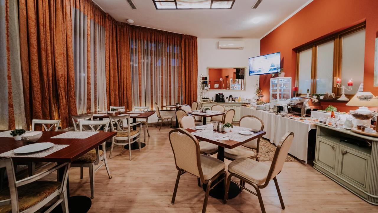 Boutique Hotel Maraton Kosice Bagian luar foto
