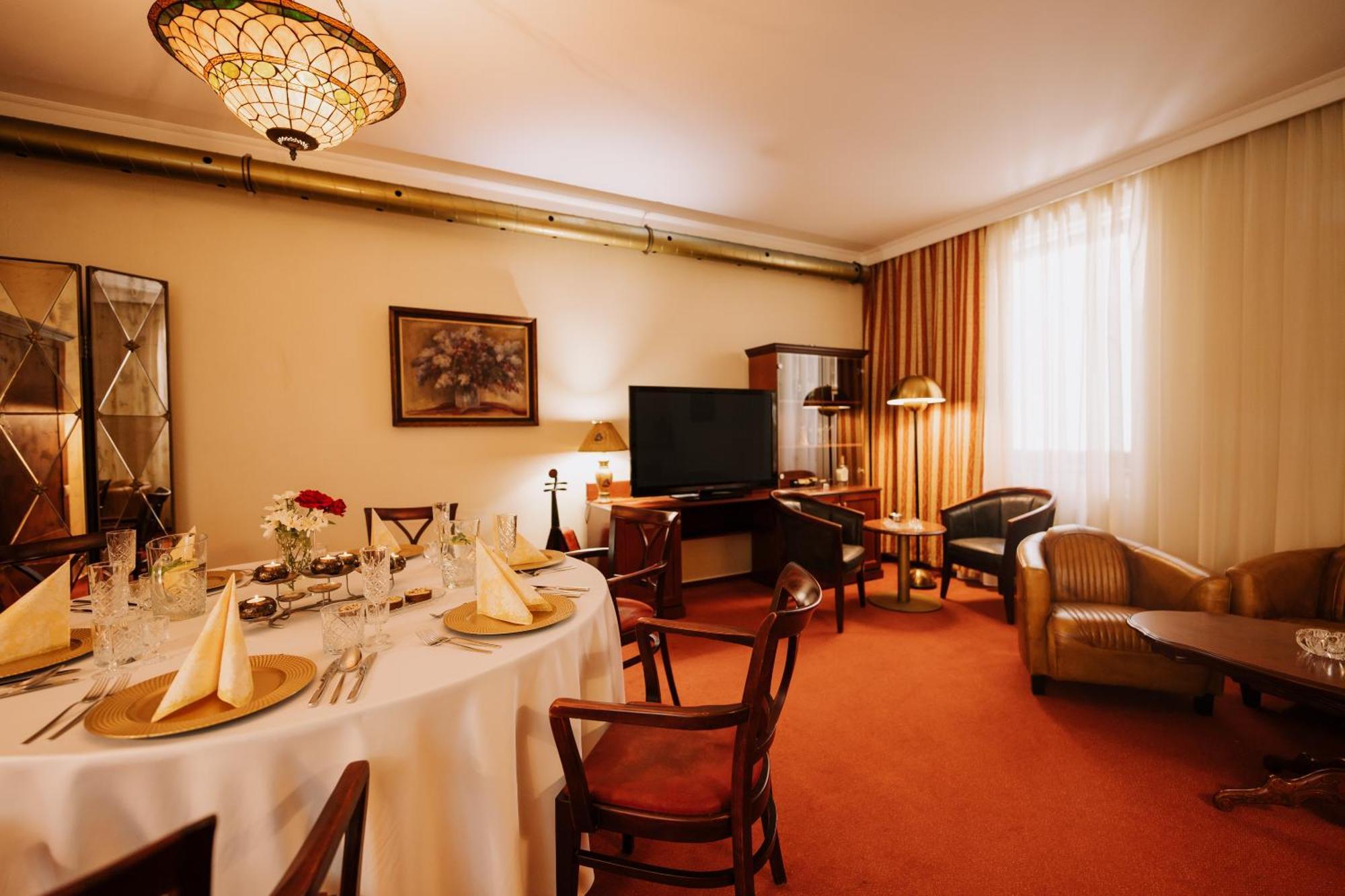Boutique Hotel Maraton Kosice Bagian luar foto