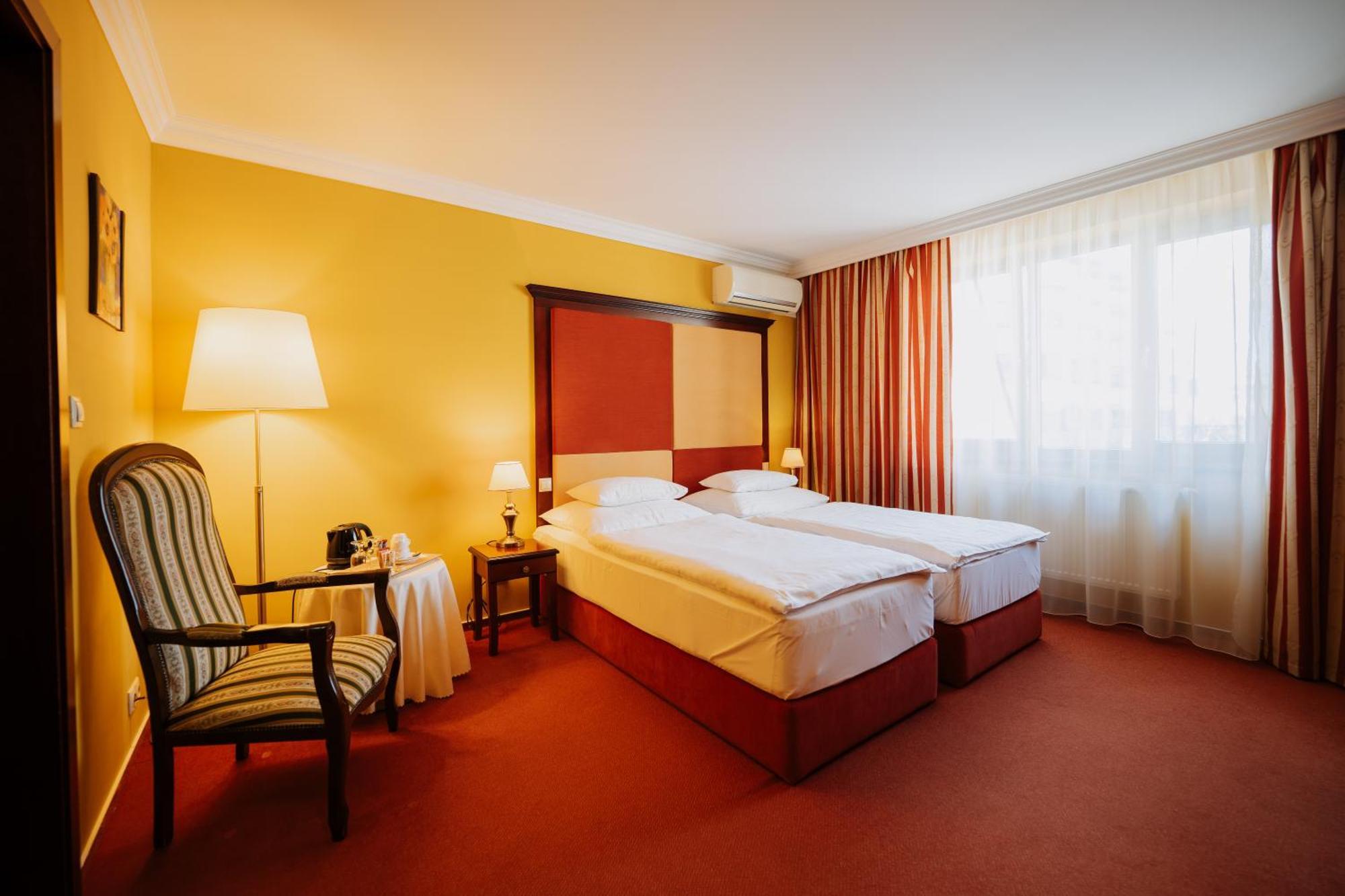 Boutique Hotel Maraton Kosice Bagian luar foto