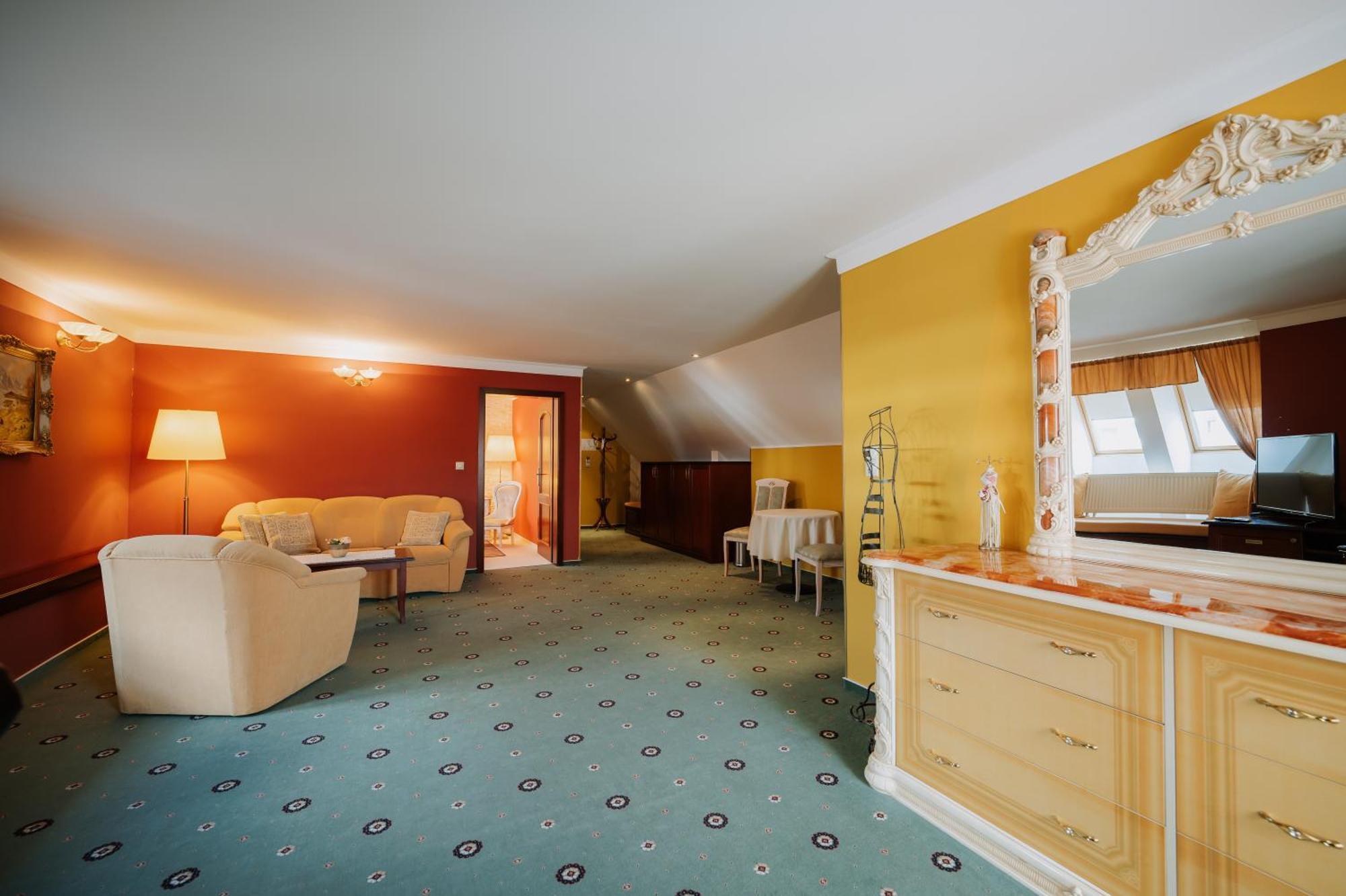 Boutique Hotel Maraton Kosice Bagian luar foto