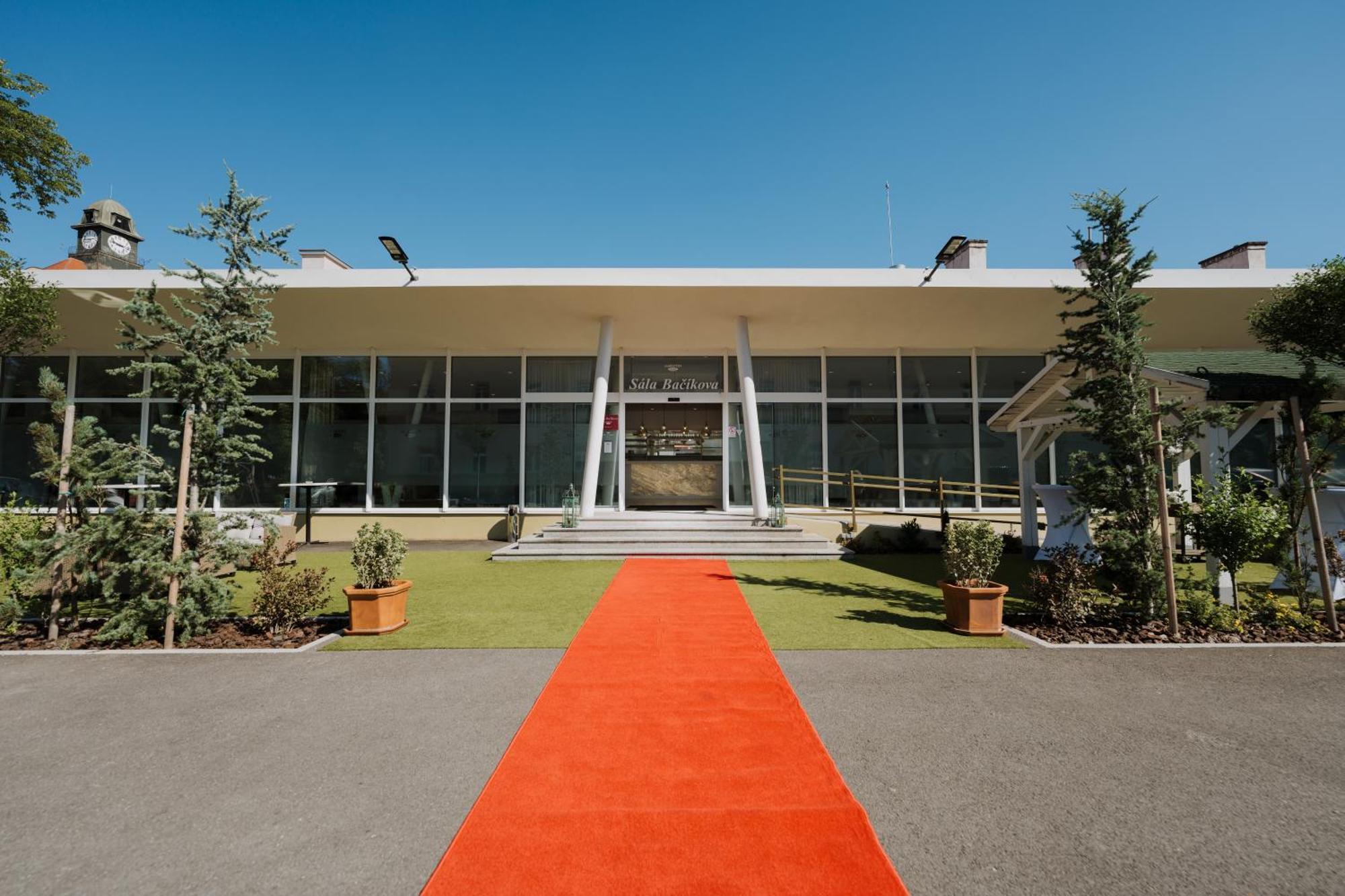 Boutique Hotel Maraton Kosice Bagian luar foto
