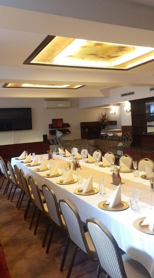 Boutique Hotel Maraton Kosice Bagian luar foto