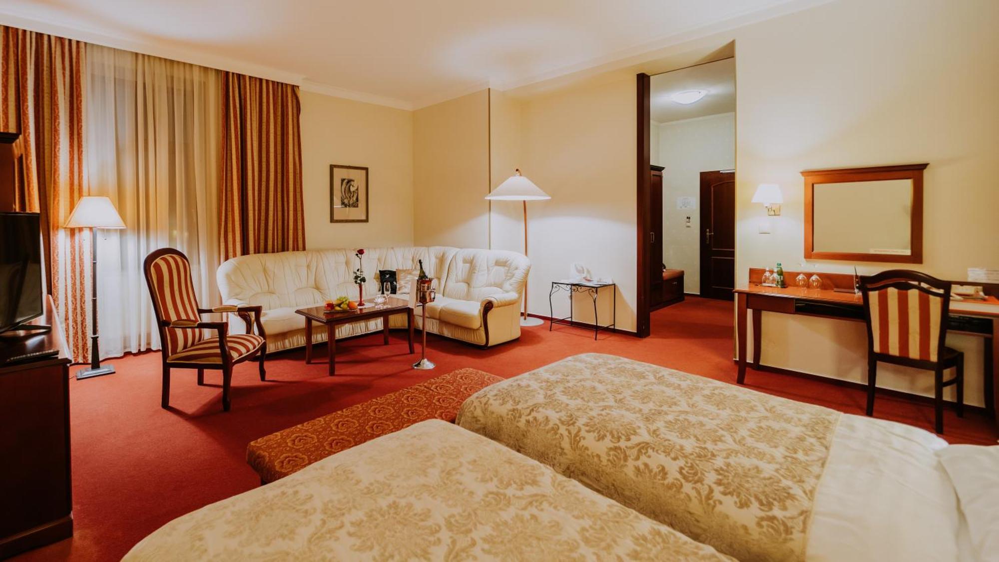 Boutique Hotel Maraton Kosice Bagian luar foto