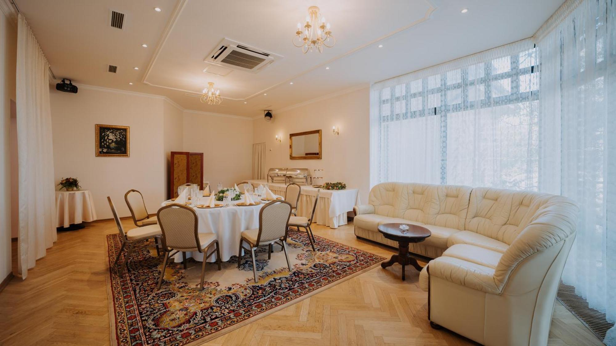 Boutique Hotel Maraton Kosice Bagian luar foto