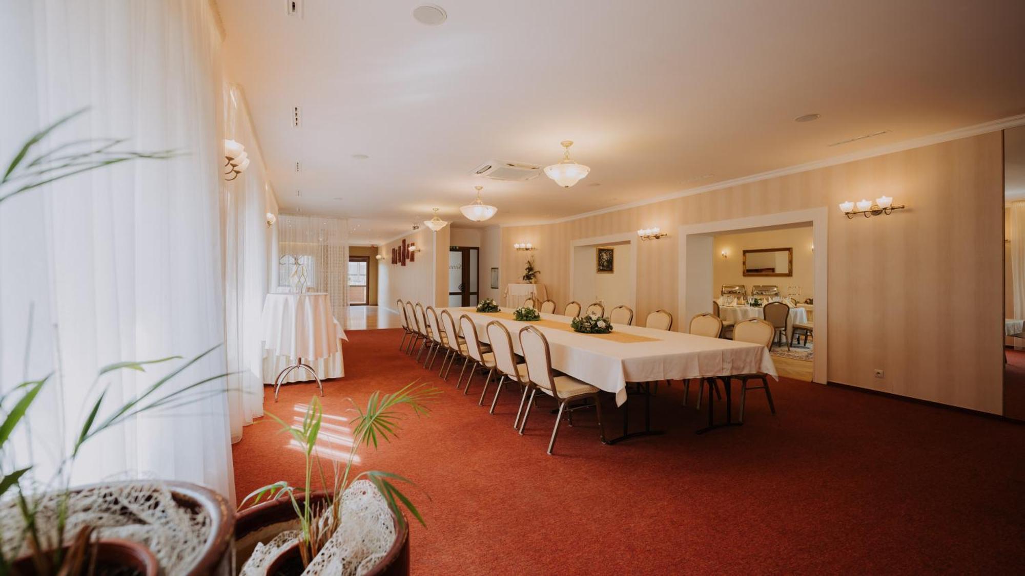 Boutique Hotel Maraton Kosice Bagian luar foto